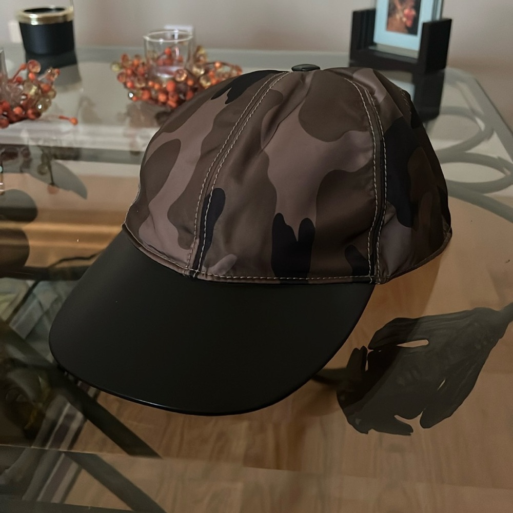 ‼️SOLD‼️Valentino Garavani Black Leather Brim Camouflage Baseball Cap